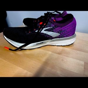 Brooks Ricochet size 9.5